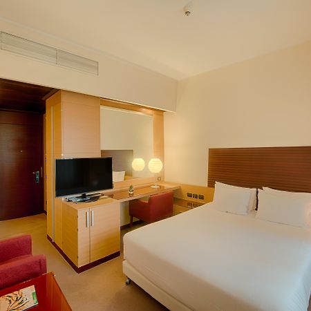 Nh Milano 2 Hotel Segrate Bagian luar foto
