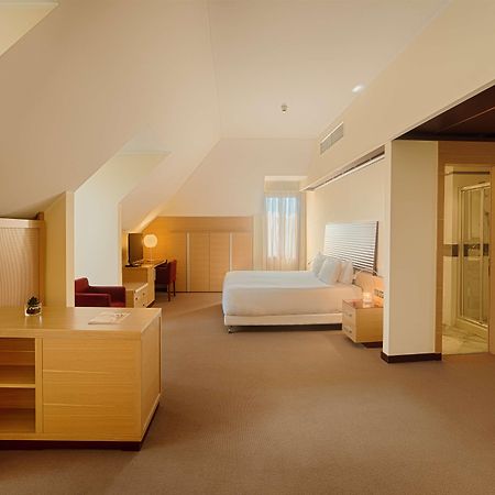 Nh Milano 2 Hotel Segrate Bagian luar foto