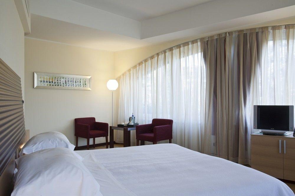 Nh Milano 2 Hotel Segrate Bagian luar foto