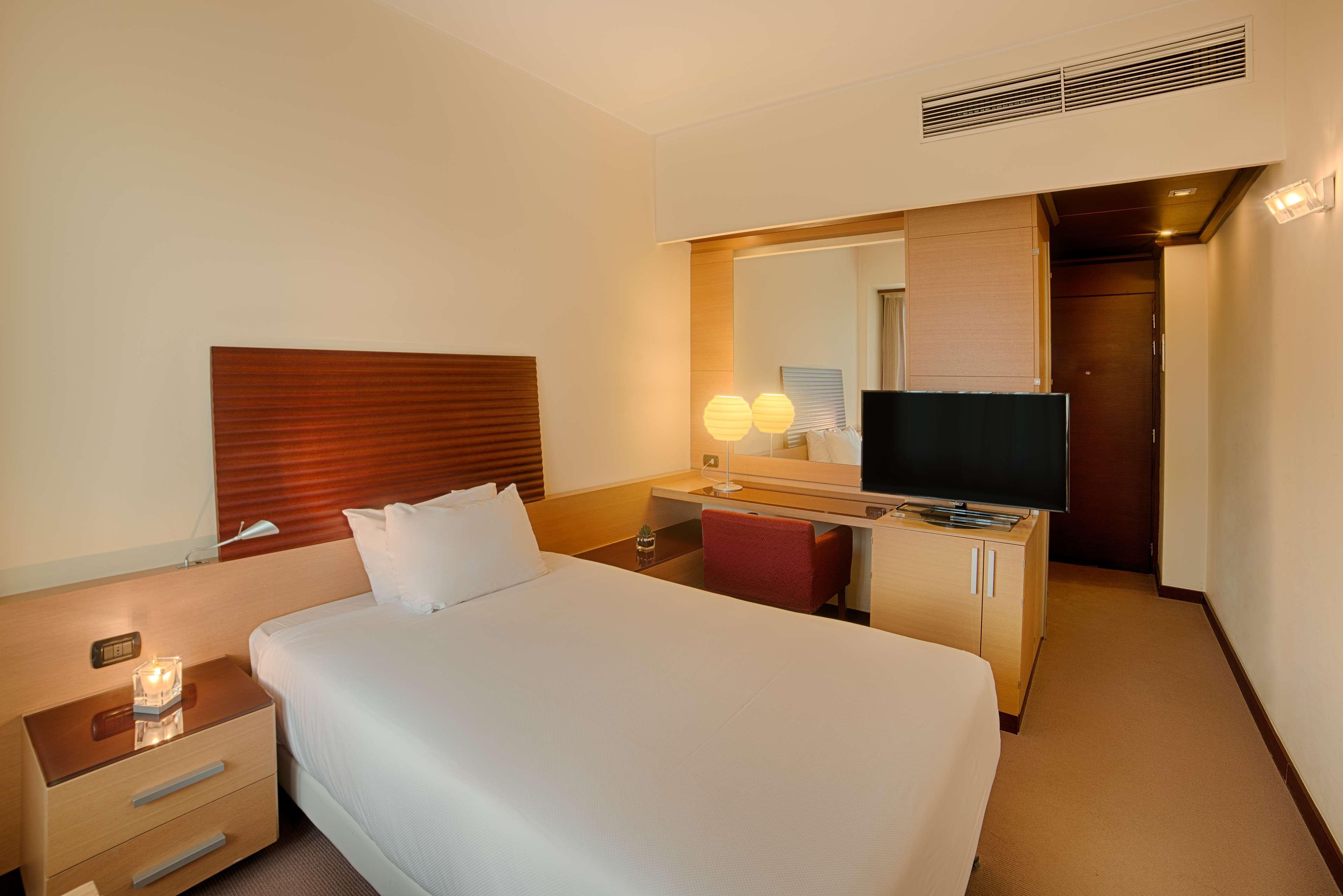 Nh Milano 2 Hotel Segrate Bagian luar foto