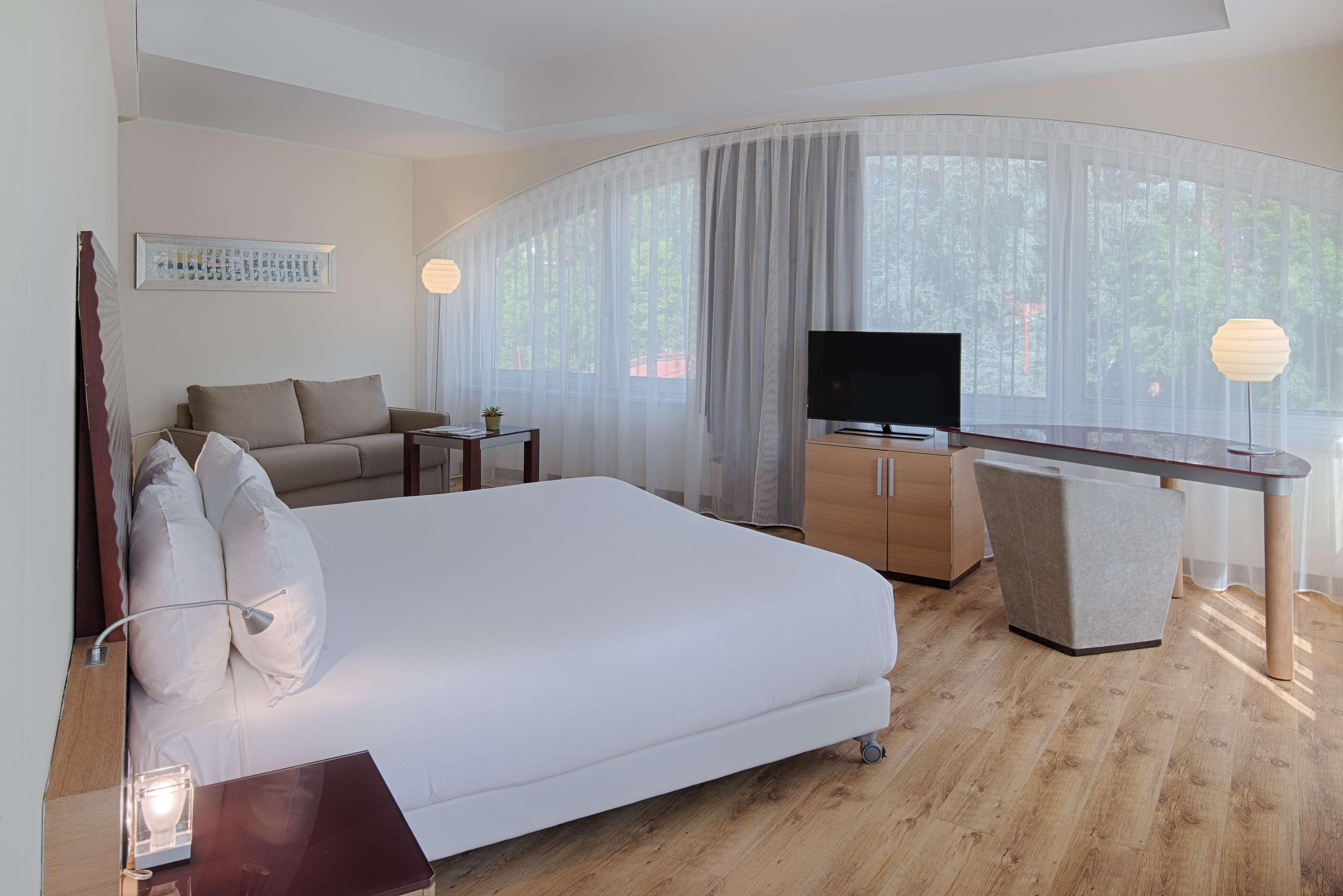 Nh Milano 2 Hotel Segrate Bagian luar foto