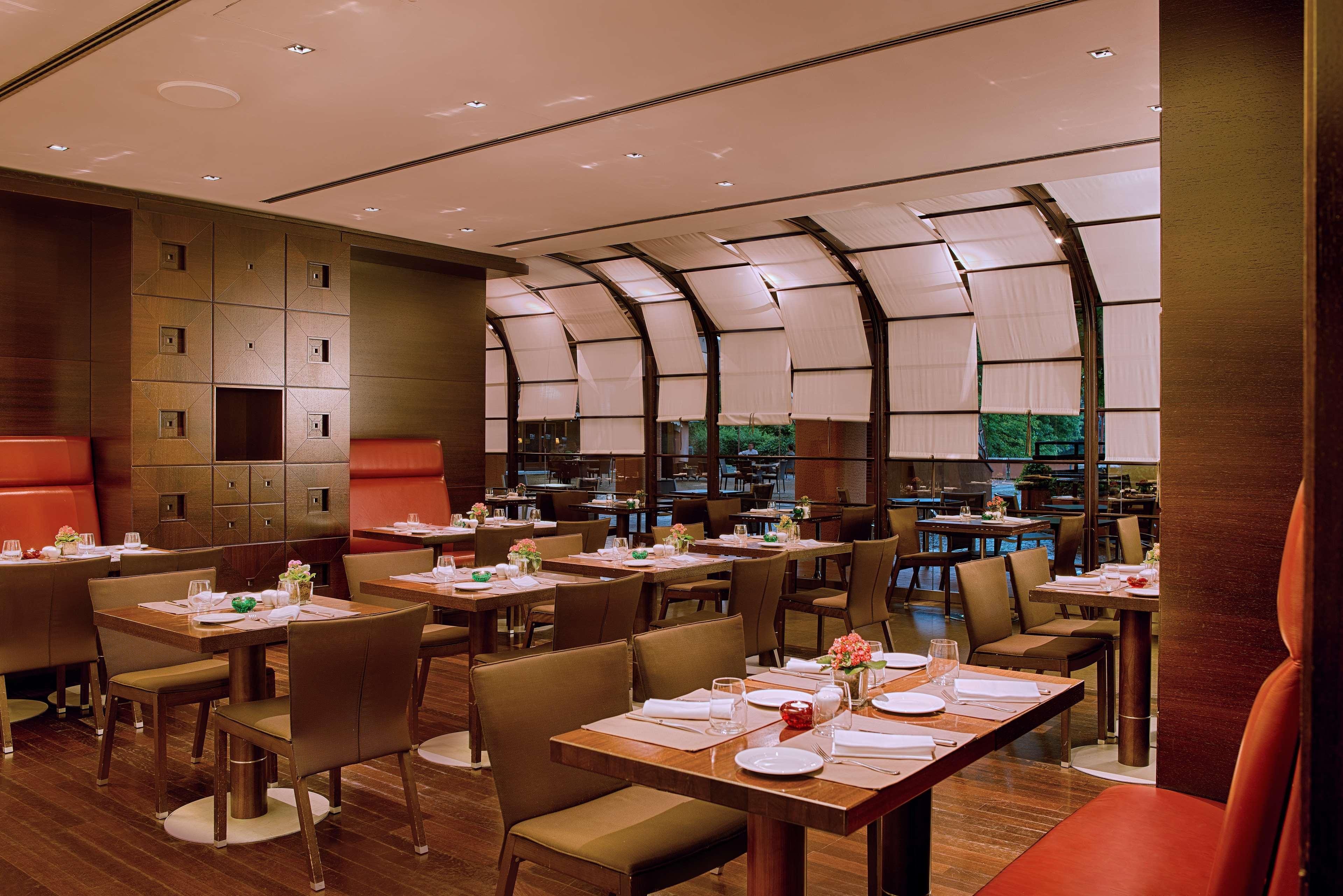 Nh Milano 2 Hotel Segrate Bagian luar foto