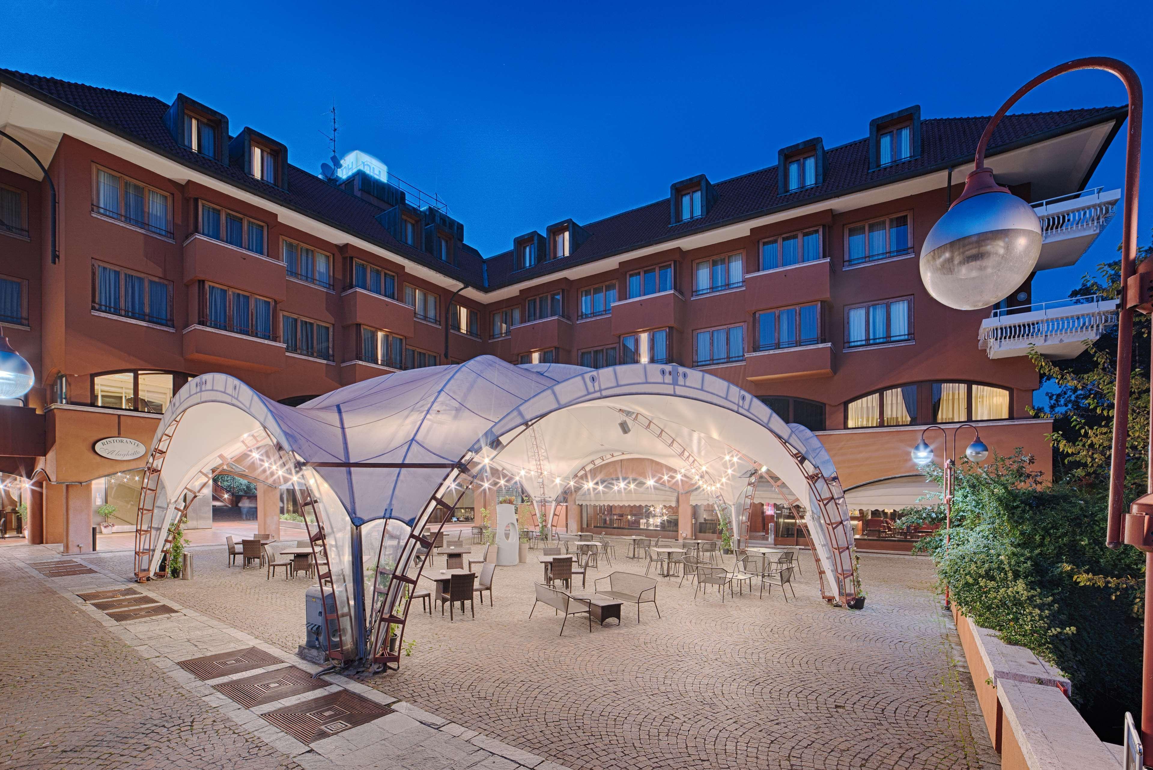 Nh Milano 2 Hotel Segrate Bagian luar foto