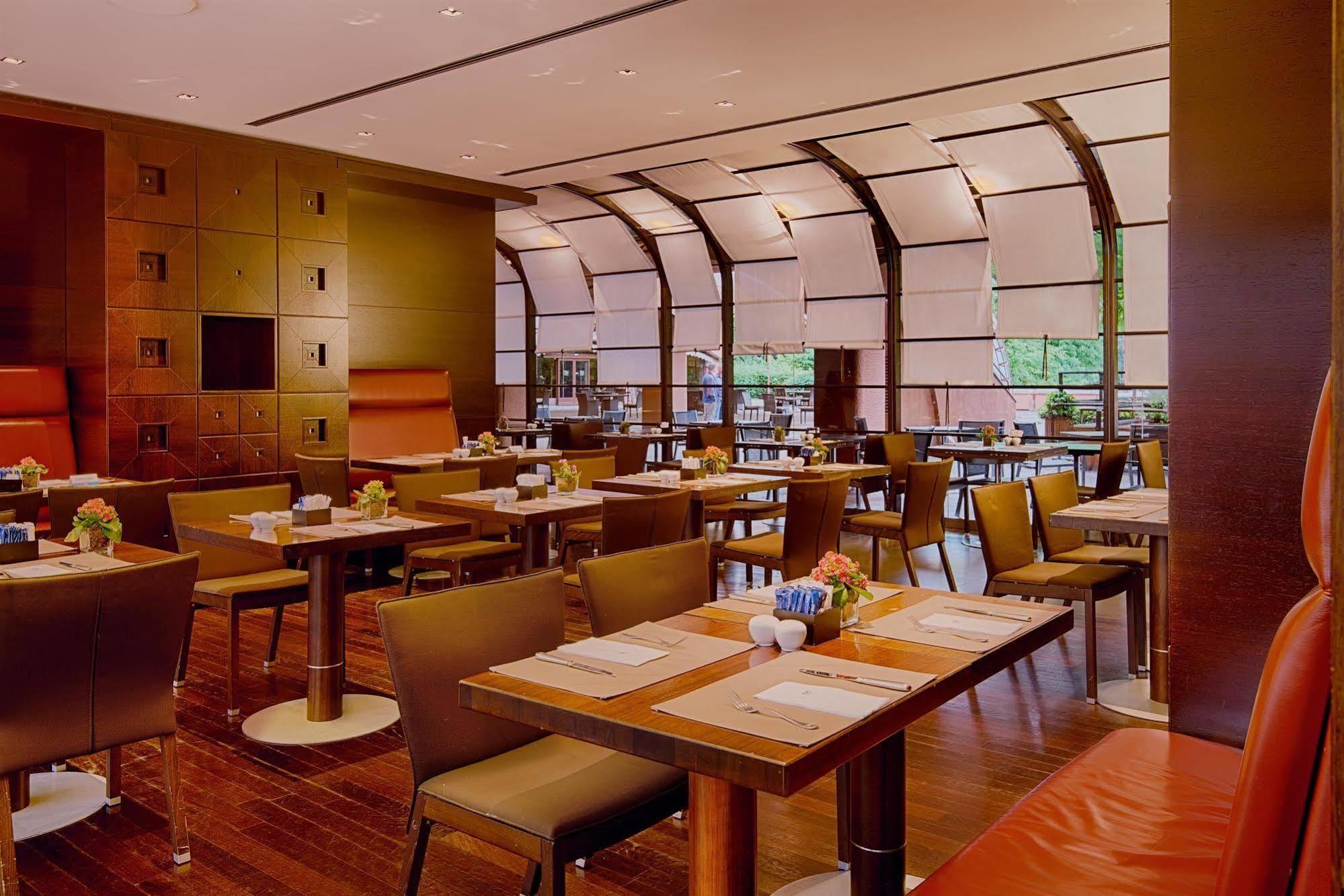 Nh Milano 2 Hotel Segrate Bagian luar foto